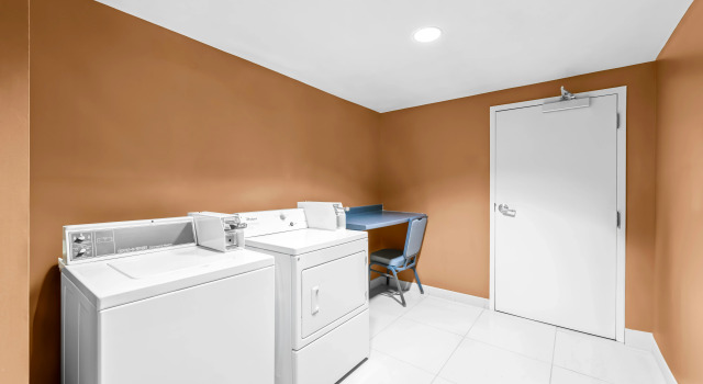 Hampton Inn & Suites Charlotte Airport