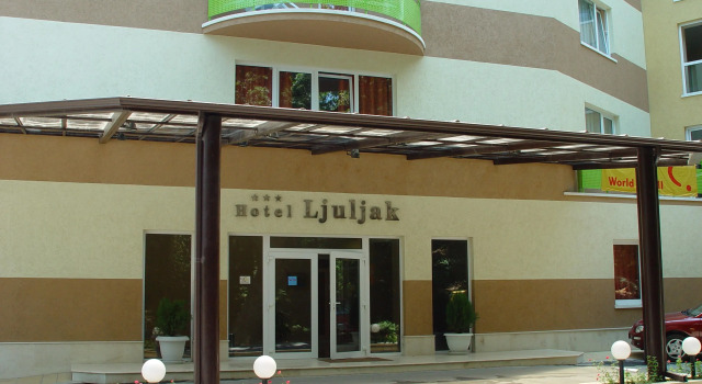 Ljuljak Hotel, Забронировать Отель Отели Золотых Песков 3 звезды, рядом с Поле для мини-гольфа, 3*