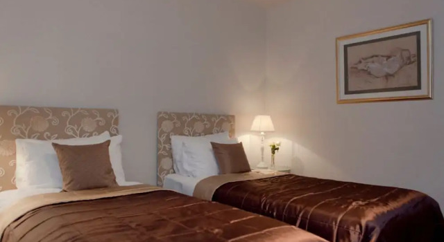 Causewayside Apartment - The Edinburgh Address, Забронировать Апартаменты/квартира Отели Эдинбурга с парковкой, рядом с Wohl Pathology Museum, Парковка