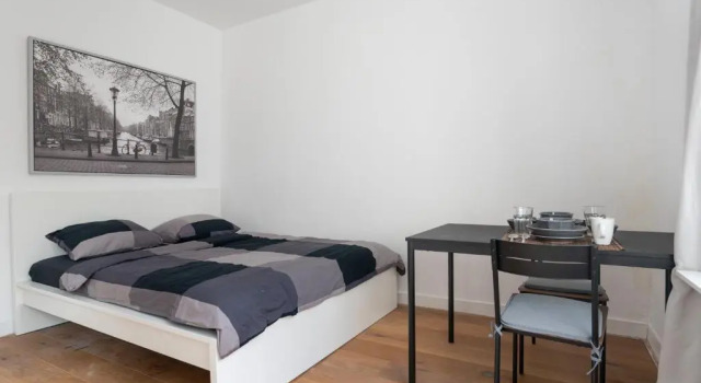 Номер Standard South Holland Studio