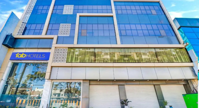 Fabhotel Meera Palace