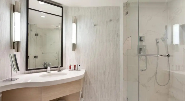 Двухместный номер Guest с балконом и с видом на океан Marriott Stanton South Beach