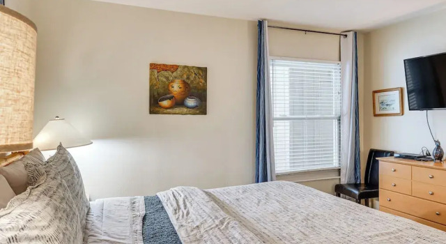 1 Mi to Diamond Peak Ski Resort: Forest-View Condo, Забронировать Отель Инклайн-Виллидж North Lake Tahoe