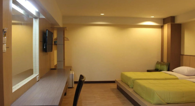 Kaennakorn Khonkaen Hotel, Varaa Hotelli Hotellit North-Eastern Thailand pysäköinnillä, Pysäköinti