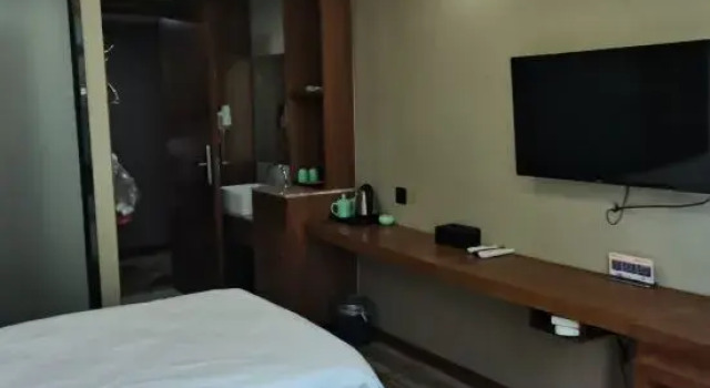 Кровать в общем номере (мужской номер) Manshuiju Hotel (Xihu Hefang Street)
