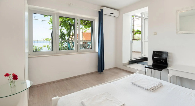 Apartments Antonija in Omis, Book Lejlighed Hoteller i Split Region med parkering, Parkering