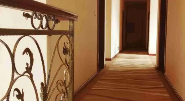 Yongheng Business Hotel, Rezerwuj Hotel Hotele w Baise z parkingiem, Parking