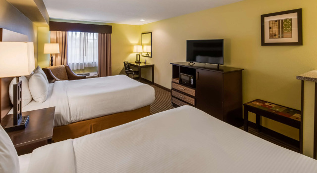 Четырёхместный номер Standard Best Western Rama Inn