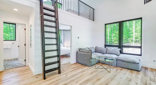 Коттедж Modern Bellaire Cabin < 5 Mi to Lake & Slopes!