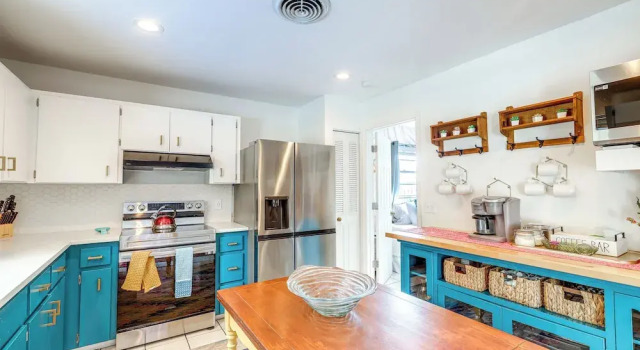 Коттедж 4 Mi to Jensen Beach Park: Family Home w/ Pool!