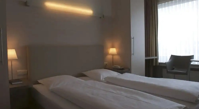 Четырёхместный номер Standard с балконом Hotel Melinda