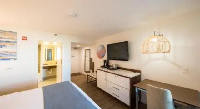 Номер SeaCrest Oceanfront Hotel