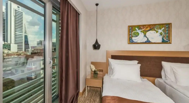 Трёхместный номер Standard с видом на город Hotel Boursier 1 & Spa