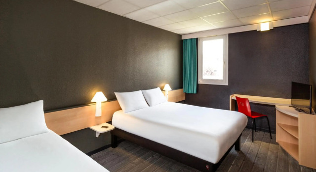 ibis Lannion Cote de Granit Rose