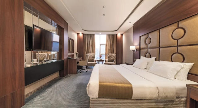 Номер Deluxe Sunday Red Sea Fountain Alhamra Formerly Vivid Plaza Hotel