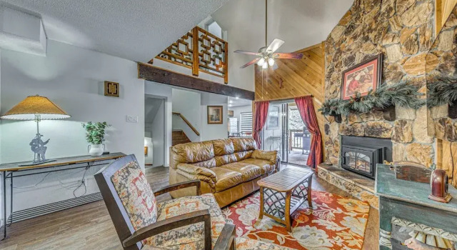 Апартаменты Spacious Ruidoso Retreat w/ Hot Tub & 2 Kitchens!
