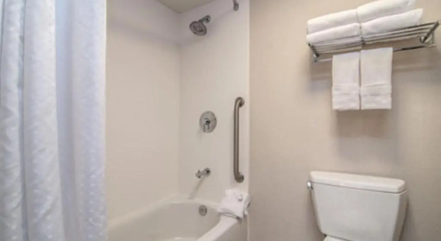 Четырёхместный номер Standard с красивым видом из окна Holiday Inn Express Spokane-Downtown by IHG
