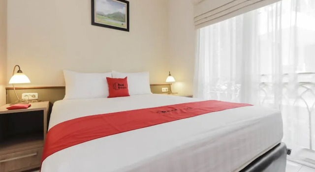 Executive room RedDoorz Syariah Plus @ Jatibening