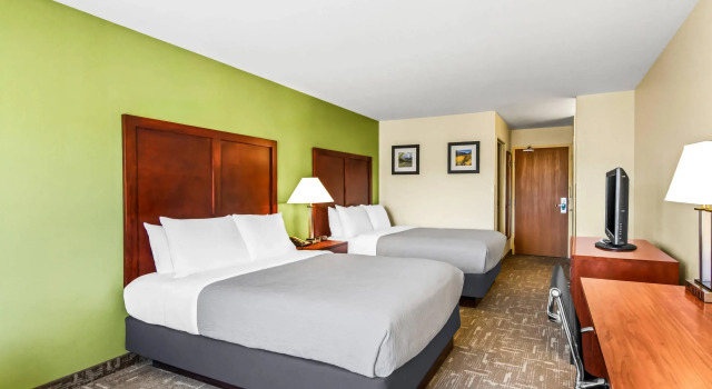 Четырёхместный номер Standard Quality Inn & Suites Vail Valley