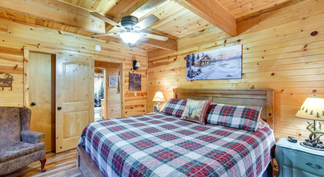 Peaceful Garden Valley Cabin w/ Private Deck!, Book Feriehus Garden Valley 