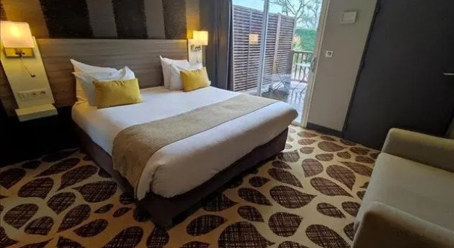 Люкс Contact Hôtel Le Provençal Bordeaux Lac