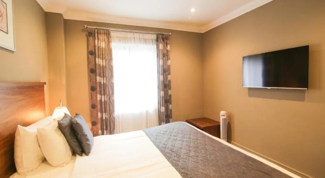 Двухместный номер Standard voco Lythe Hill Hotel & Spa by IHG