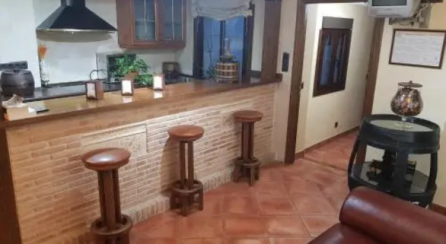 Hostal Rural Los Telares, Забронировать Отель Пастрана La Alcarria, рядом с Музей гобеленов