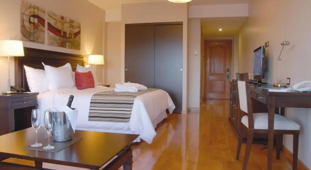 Полулюкс Alma Del Lago Suites & Spa