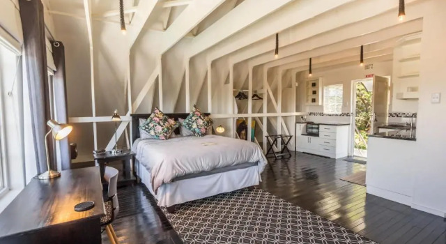 Апартаменты с видом на море Olivers Bed and Breakfast