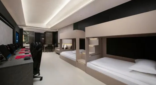 Кровать в общем номере Night Kids Esports Hotel