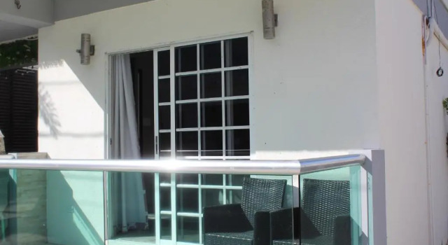 Двухместный номер Deluxe с балконом и с видом на окрестности Barefoot Caye Caulker Hotel
