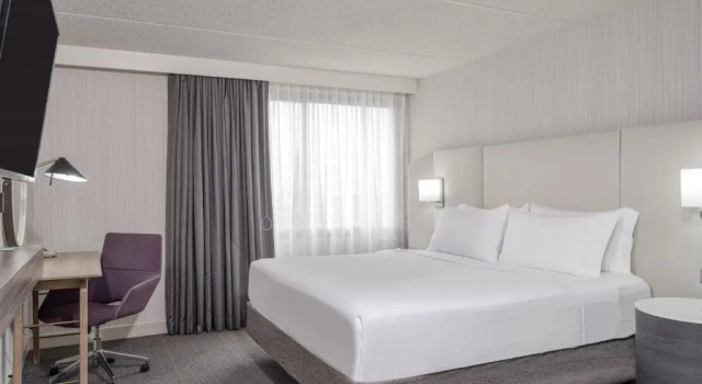Номер Standard Crowne Plaza Indianapolis-Airport by IHG