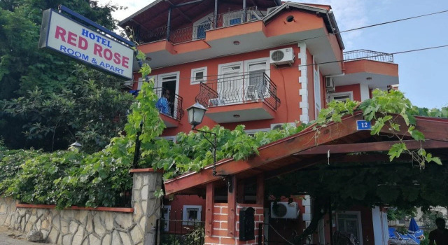 Red Rose Hotel