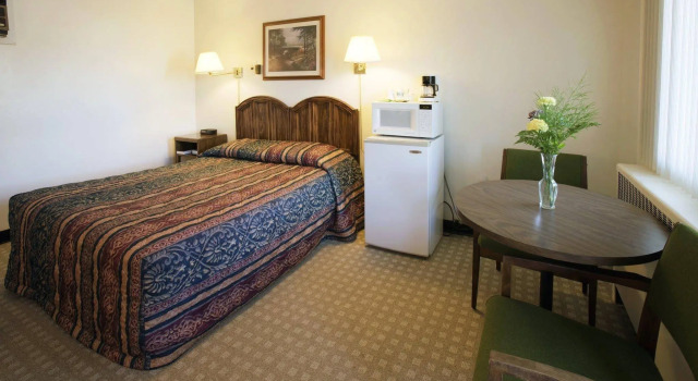Gopher Prairie Inn, Varaa Motelli Hotellit Minnesota pysäköinnillä, Pysäköinti