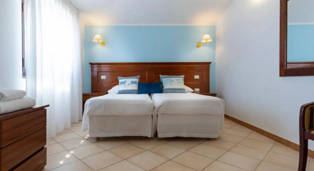 Четырёхместный номер Comfort Hotel Blumarea, BW Signature Collection