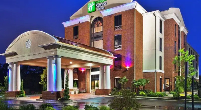 Четырёхместный люкс Holiday Inn Express Hotel & Suites Atlanta-Cumming by IHG