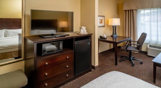 Четырёхместный номер Standard Holiday Inn Express - Charleston/Kanawha City by IHG