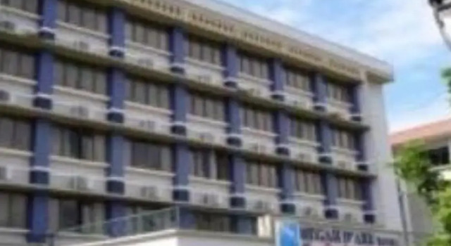 Кровать в общем номере Megah Daru Hotel