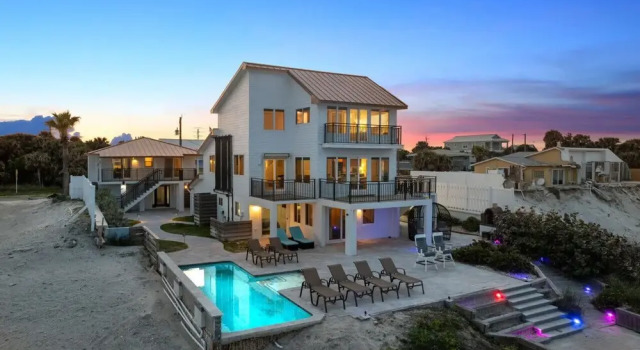 Pool, 7 Bedrooms, Direct Oceanfront, 4 Kitchens, Book Feriehus Wilbur-By-The-Sea Florida
