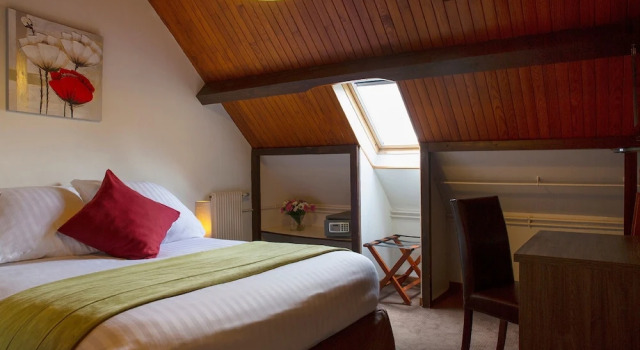 Двухместный номер Standard Auberge de la Petite Ferme, Super-Besse Est, The Originals Relais
