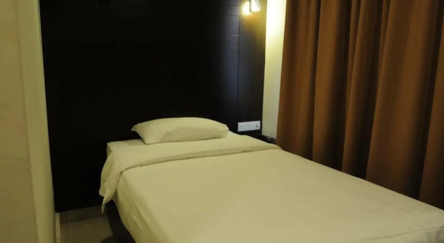 Номер Standard Cathay Hotel