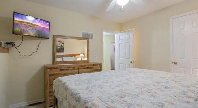 Lakefront Escape, Sunrise Views, Boat Slip & Community Dock Access