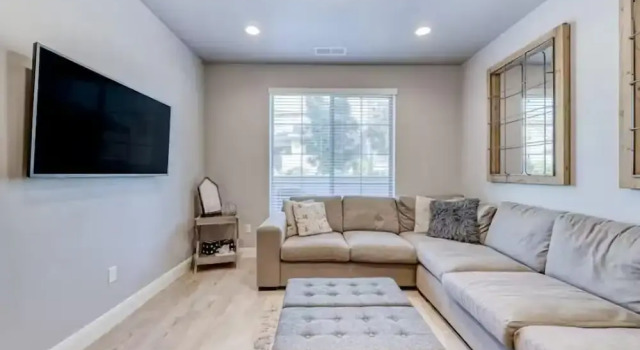 The Modern Villa - Pet Friendly 3 Bedroom Townhouse, Varaa Villa Washington 