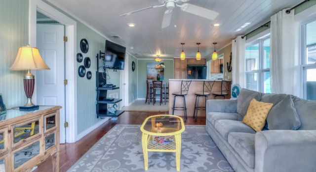 West Beach Cottage by RedAwning, Varaa Lomakoti Huvilat kohteessa Alabama, Villa