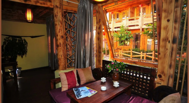 Bamboo Inn, Забронировать Отель Лицзян Юньнань, рядом с Улица Сквер-стрит Древнего города Даянь