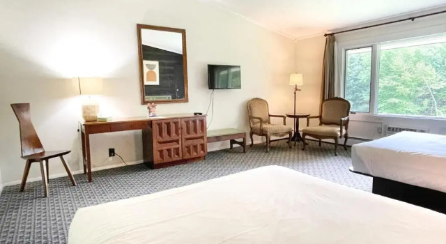 Четырёхместный номер Standard Toll Road Inn