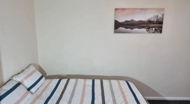 Nice Residential Within Easy Reach To Town, Забронировать Дом для отпуска Отели Манчестера с парковкой, Парковка