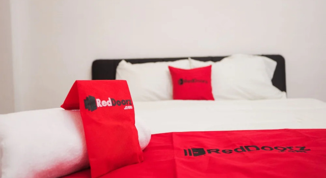 Premium chambre RedDoorz near Plaza Araya 2