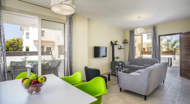 Faros Villa Shamrock, Book Villa Hotels in Larnaca Region with Parking, Parking