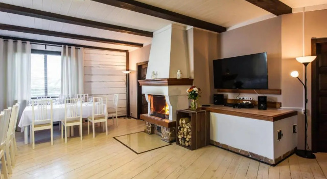Wooden Villa, Buchen Sie Villa Kalodsischtschy Minskaja Woblasz